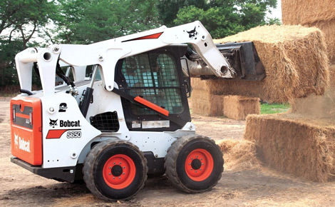 Bobcat-640-with-Haybales-CTA