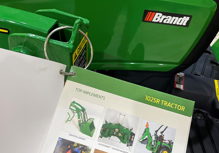 1025R-Implements-POP-showroom